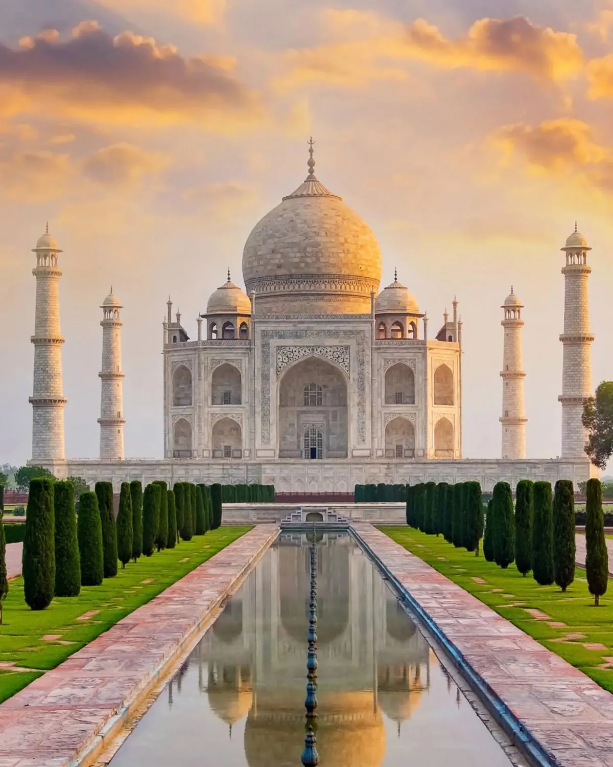 Gurgaon to Agra Taj Mahal tempo traveller